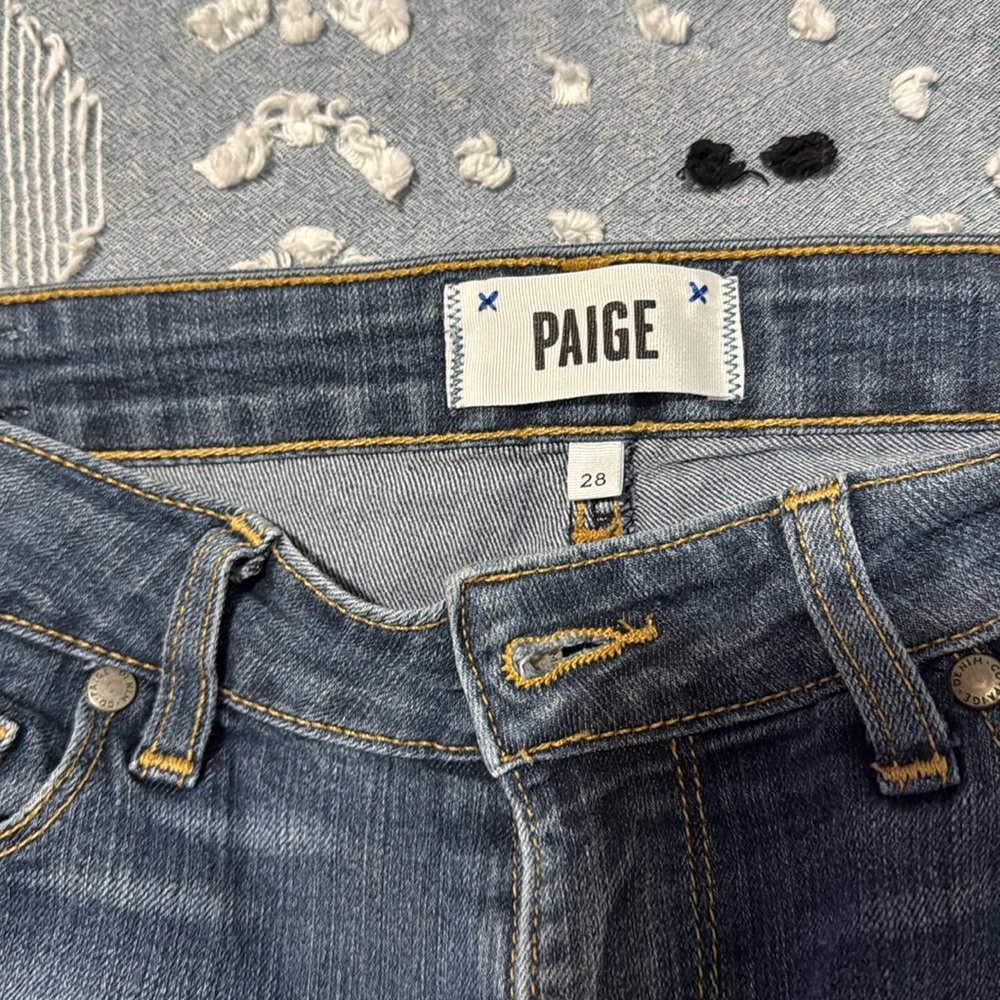 Paige size 28 in excellent condition no rips and stains